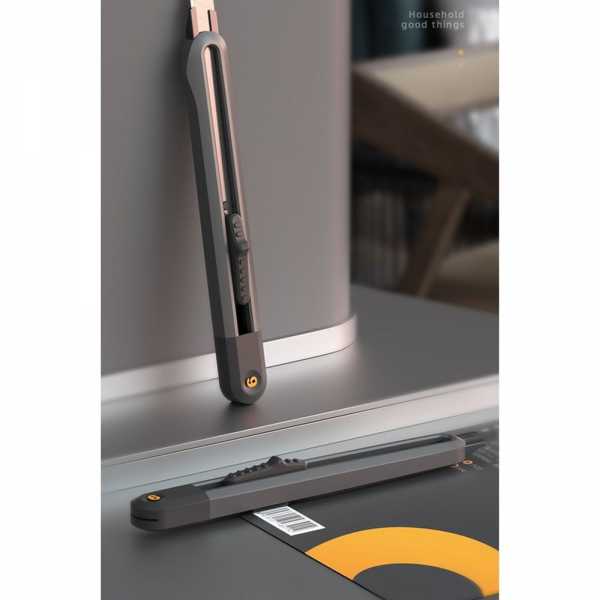 Технический нож "Home Series Black" Deli HT4009 ширина лезвия 9мм, эксклюзивный дизайн, корпус из высококачественного софттач пластика
