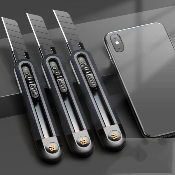 Технический нож "Home Series Black" Deli HT4018 ширина лезвия 18мм, эксклюзивный дизайн, корпус из высококачественного софттач пластика