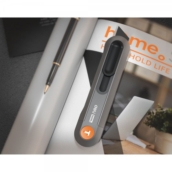 Технический нож "Home Series Gray" Deli HT4008C Т-образное лезвие с механизмом автоматического возврата, эксклюзивный дизайн, корпус из высококачественного софттач пластика