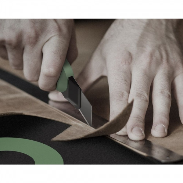 Технический нож "Home Series Green" Deli HT4018L ширина лезвия 18мм, эксклюзивный дизайн, корпус из высококачественного софттач пластика